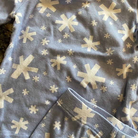 Old Navy snowflake pajamas - Picture 3 of 3